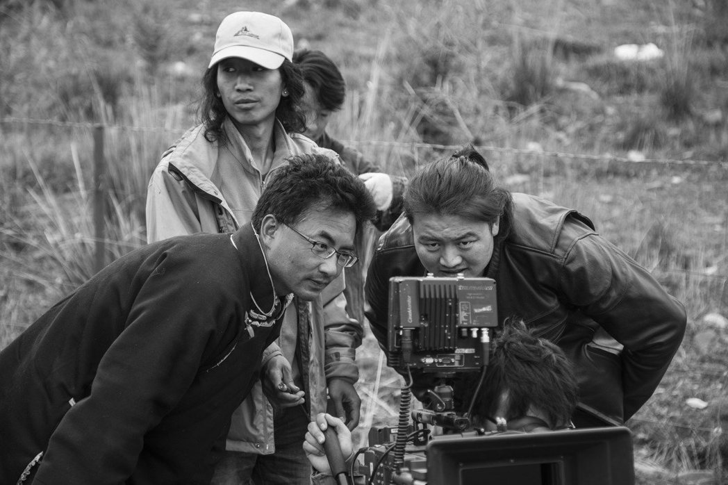 知名藏族導演萬瑪才旦（左）日前因在高原地區拍攝新片引發高山症，不幸離世，享年53歲。 圖／金馬執委會提供