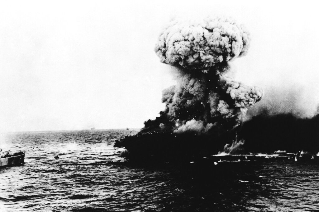 圖為珊瑚海海戰中，遭日軍擊沉的美軍列克星頓號航空母艦。 圖／美聯社