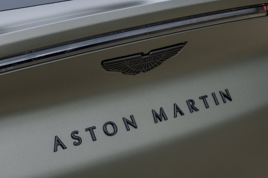 吉利汽車控股斥資2.34億英鎊，將原本持有7.6%的Aston Martin股份增加到了約17%，正式成為第三大股東。 摘自Aston Martin