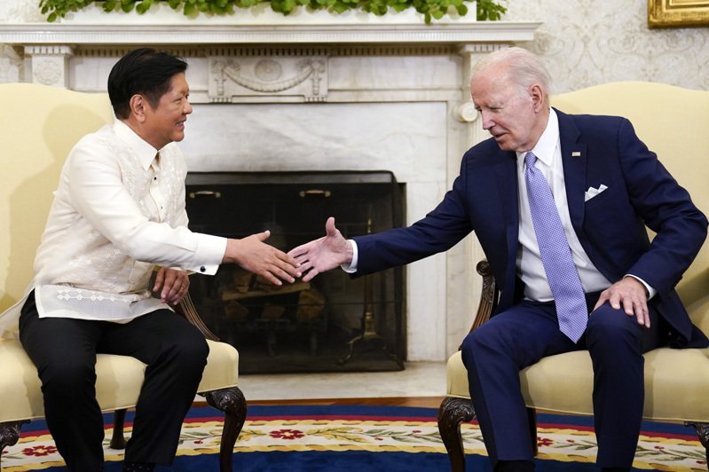 拜登總統1日在白宮接待來訪的菲律賓總統小馬可仕，兩人舉行雙邊會談，並在會後發表聯合聲明與成果清單。(美聯社)