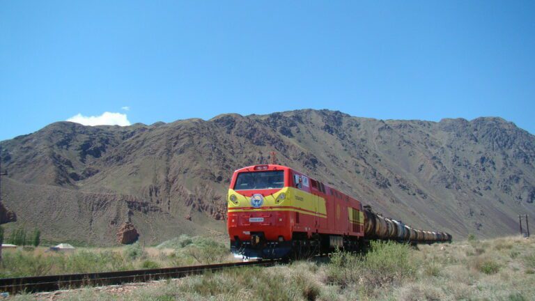 發改委透露，中吉烏三方已就中吉烏鐵路可行性研究完成吉爾吉斯段的聯合審查達成共識並簽署備忘錄。圖為吉爾吉斯鐵路。     圖／取自吉爾吉斯鐵路局
