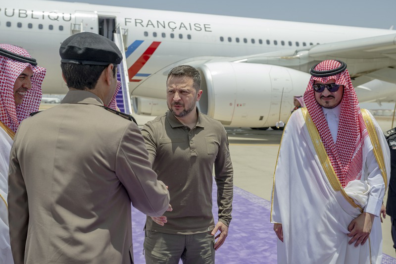 烏克蘭總統澤倫斯基出席阿拉伯聯盟峰會後，20日凌晨從沙烏地阿拉伯的吉達機場搭乘法國政府專機啟程，預定下午抵達日本廣島機場。美聯社