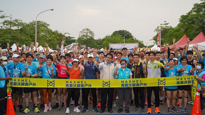 台南市長黃偉哲勉勵大家跑出健康、跑出愉快。 台灣運動賽事協會/提供