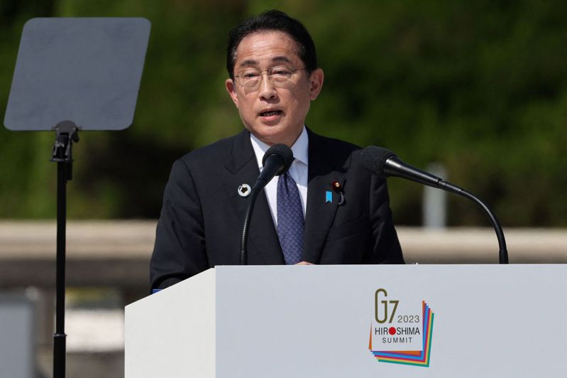日本主辦的廣島G7峰會今天閉幕，每日新聞這兩天所做最新民調顯示，首相岸田文雄內閣支持率升至45%，較上個月成長9個百分點，而不支持率則較上個月的56%減少10個百分點。法新社