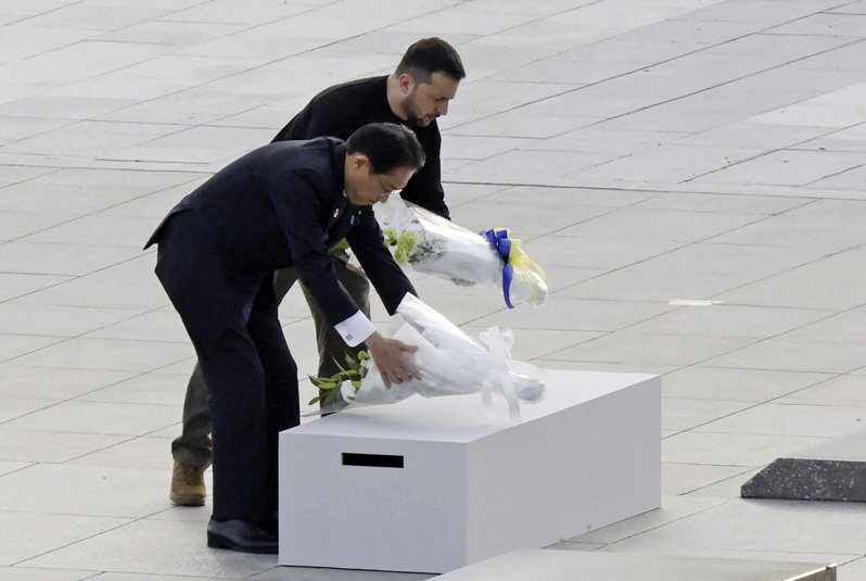 澤倫斯基今天晚間跟日本首相岸田文雄一同赴原爆慰靈碑獻花，並繼今年3月後再度舉行領袖會談。美聯社