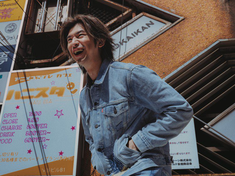LEVI'S與陳柏霖合作形象廣告，特意選在東京拍攝，展現丹寧服飾的率性搭配。圖／LEVI'S提供