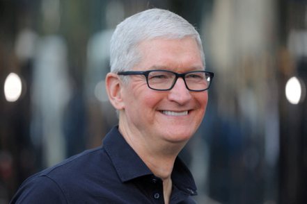 蘋果預料將在6月的年度開發者大會（WWDC）上公布混合實境（MR）頭戴式裝置的細節，這將是執行長庫克（見圖）上任來第一個出自自己創意的創新產品。  路透