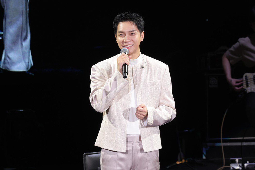 李昇基诚恳说明自己举办演唱会的动机。记者李政龙/摄影