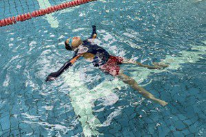 孩子上游泳課出意外怎麼辦？論泳池安全與如何防溺自救