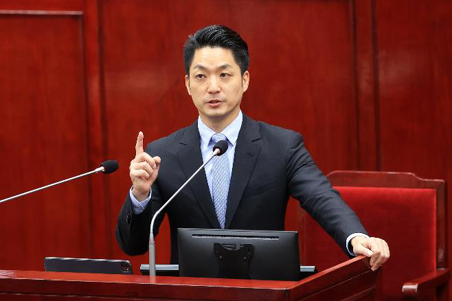 為洗脫行人地獄惡名，台北市長蔣萬安今赴議會專案報告。記者余承翰／攝影