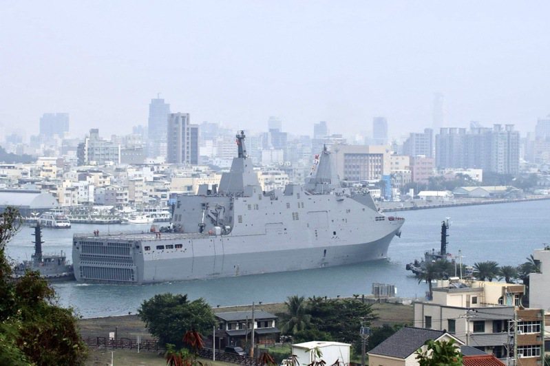據悉，海軍目前規劃，將在6月19日在高雄左營為已完成換裝訓練的新型兩棲運輸艦「玉山軍艦」舉行成軍授旗儀式。圖/讀者提供