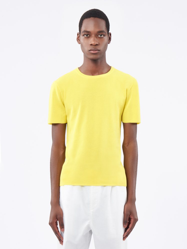 peter wu霓虹黃短袖上衣，12,500元。圖／peter wu提供