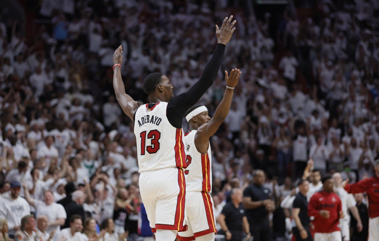 BASKETBALL-NBA-MIA-BOS/:NBA: Playoffs-Boston Celtics at Miami Heat
May 21, 2023; Miami, Florida, USA; Miami Heat center Bam Adebayo (13) and forward Jimmy Butler (22) react after a play during the third quarter against the Boston Celtics in game three of the Eastern Conference Finals for the 2023 NBA playoffs at Kaseya Center. Mandatory Credit: Sam Navarro-USA TODAY Sports 路透社