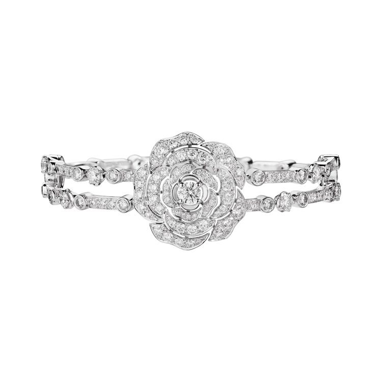 莉莉蘿絲戴普配戴的Diamant Evanescent手鍊。圖／香奈兒提供