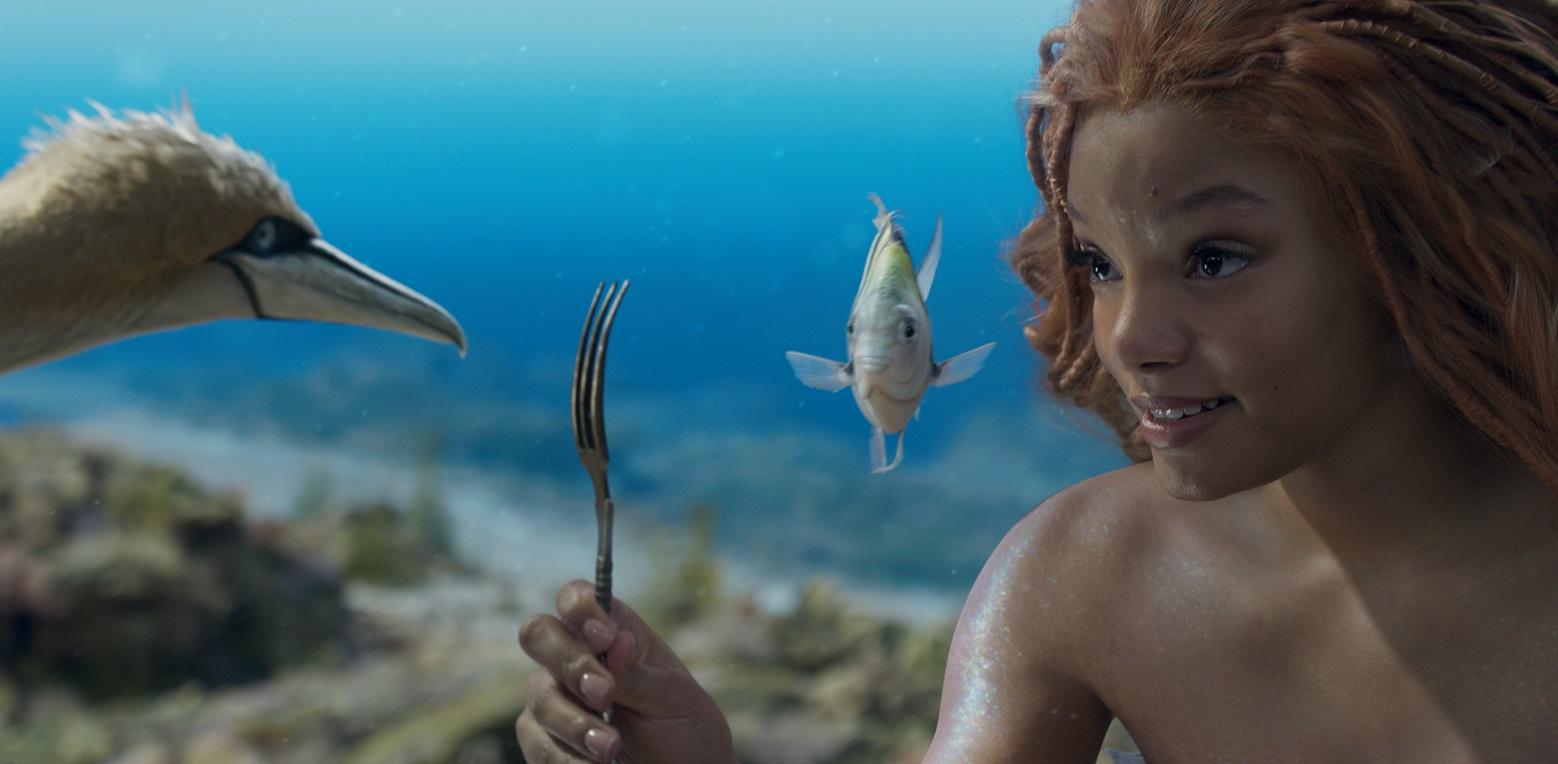 荷莉貝利（Halle Bailey）飾演「小美人魚」愛麗兒。圖／迪士尼影業提供