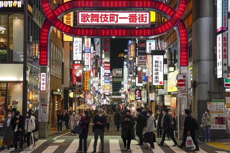東京新宿歌舞伎町有一批未成年的孩子，被成人利用販毒、援交，賺生活費。此為示意圖，照片中人物非新聞當事人。歐新社