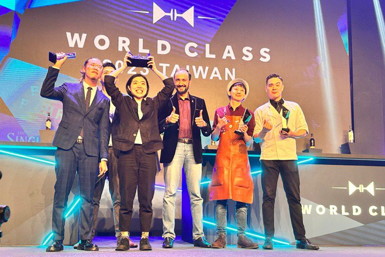 2023年世界頂尖調酒大賽台灣決賽，由新生代女性調酒師劉冠麟（左二），拿下冠軍。...