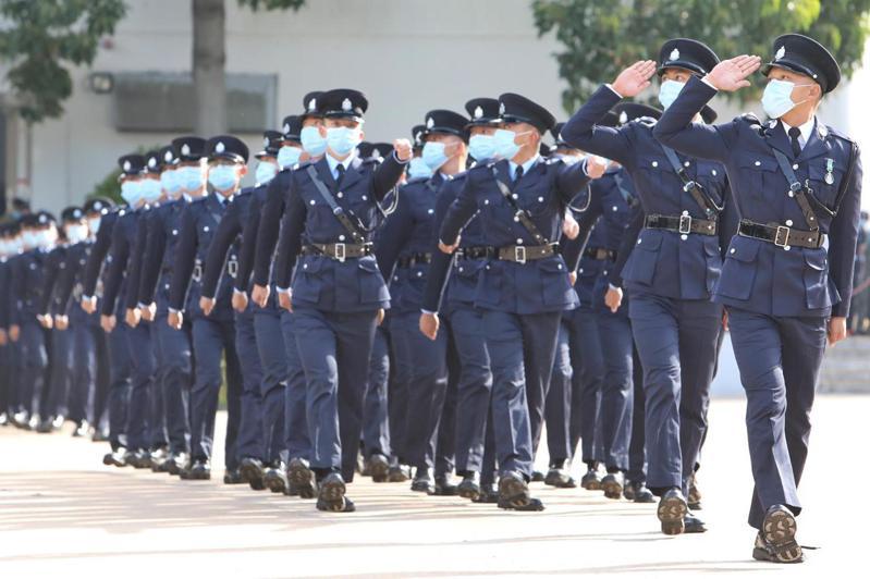 香港警方宣布調整警員、見習督察及輔警的3項入職要求，包括取消最低身高及體重要求，看齊其他紀律部隊。圖／中通社