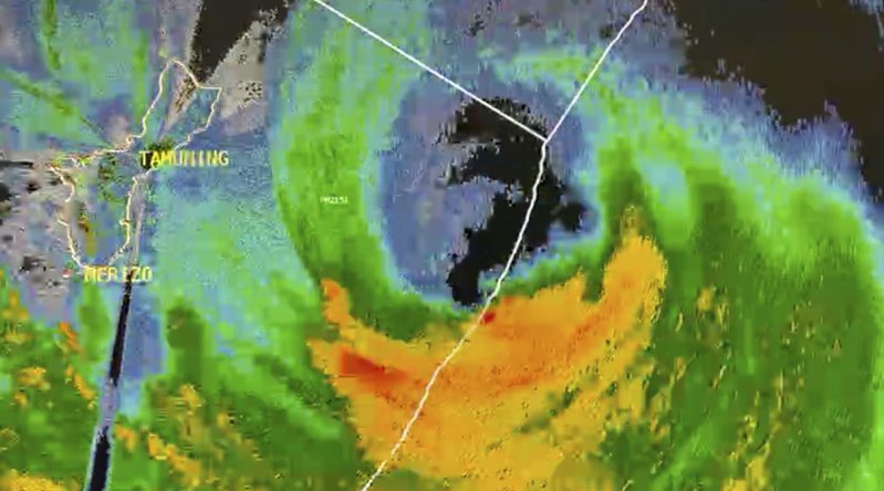 颱風瑪娃（Typhoon Mawar）今天挾帶可能致災的強風，向關島直撲而來。美聯社