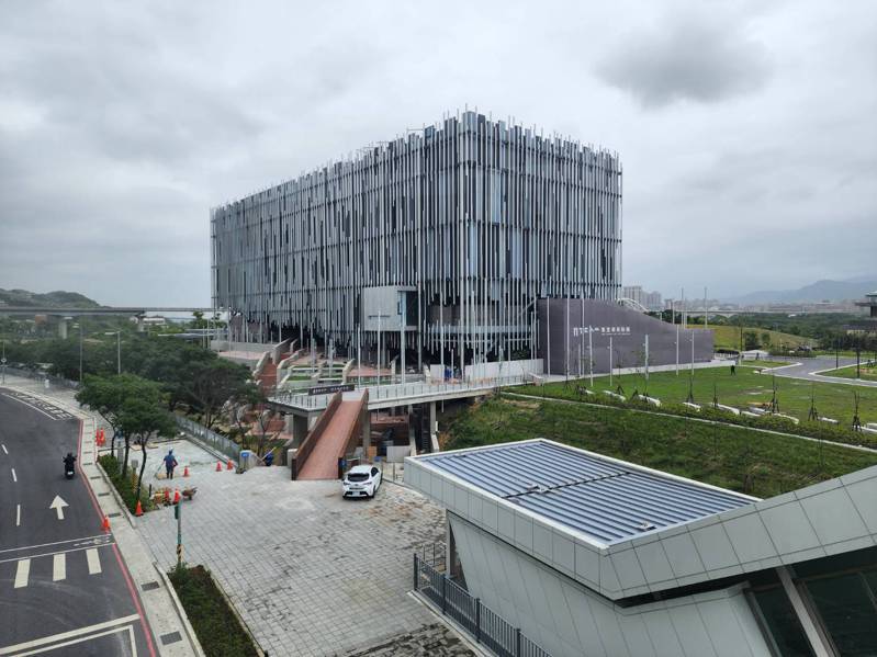新北市府表示美術館將於8月完工，引發議員質疑。記者李定宇／攝影