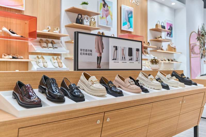 「NEW STEP」集結旗下品牌高性價比與優質細膩的設計，攻佔各種年齡層與風格的女生鞋櫃。圖／DOLCE GROUP提供