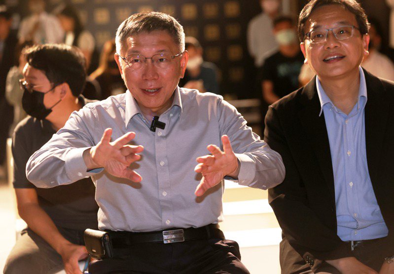 台灣民眾黨主席柯文哲（左）。記者劉學聖／攝影