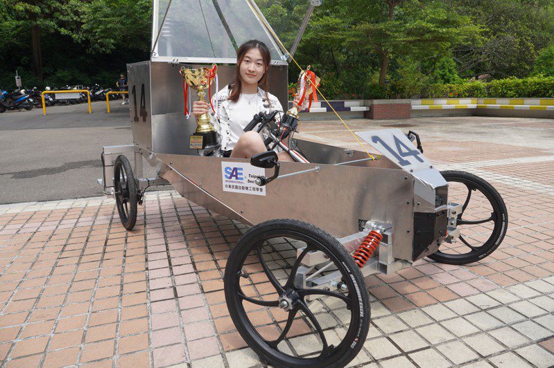 大葉大學機械系RV139車隊由女同學郭彥妤擔任車手。圖／大葉大學提供