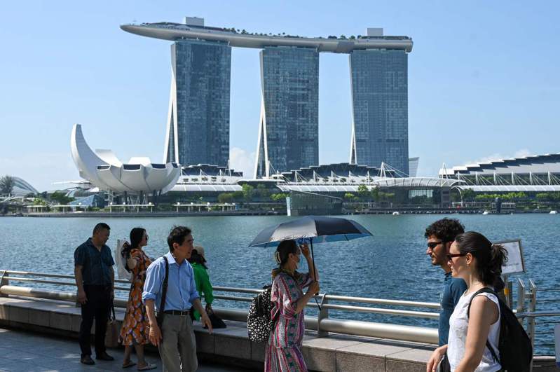 新加坡經濟成長放緩，貿工部公布數據，星國今年首季經濟較去年同期微幅成長0.4%。法新社
