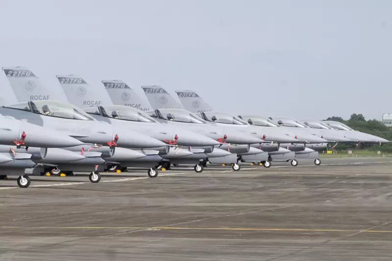 圖為嘉義空軍基地的F-16V戰機。美聯社