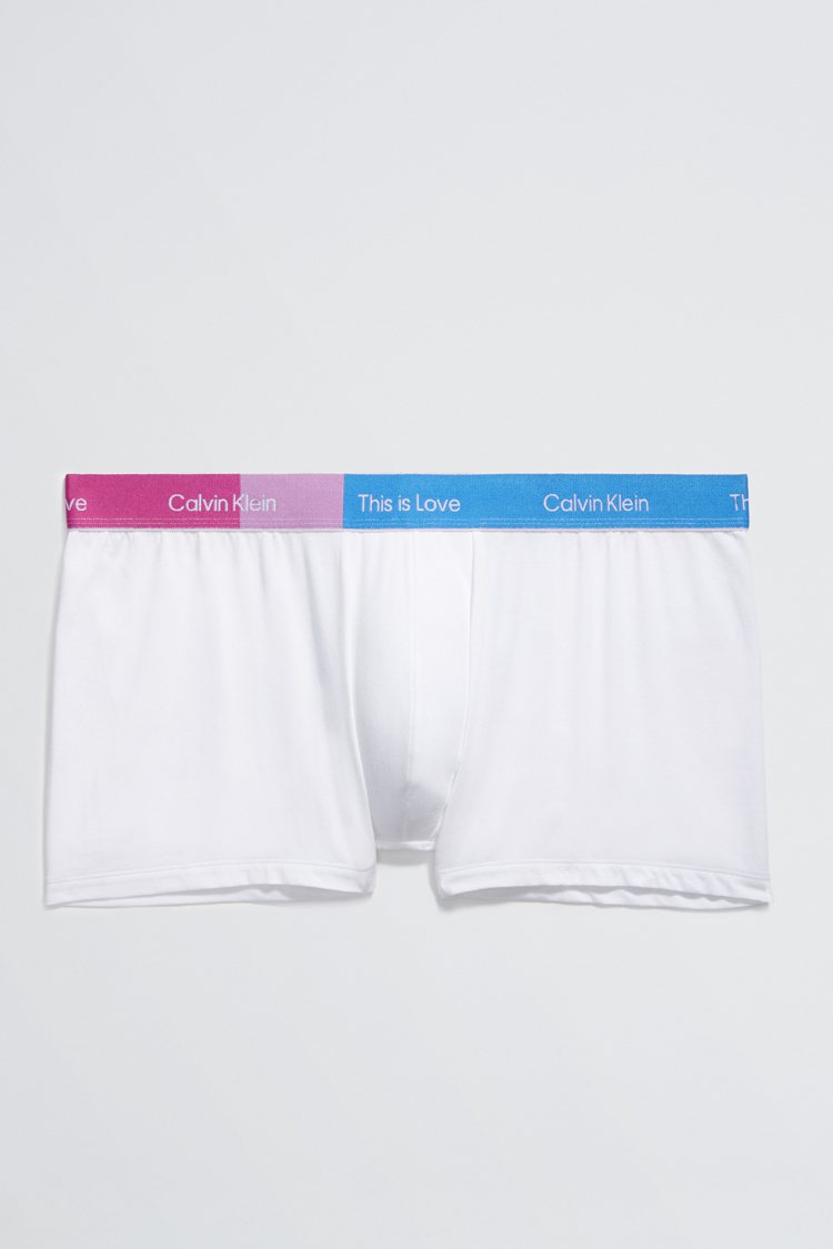 Calvin Klein Pride棉質低腰四角內褲，1,680元。圖／Calvin Klein提供