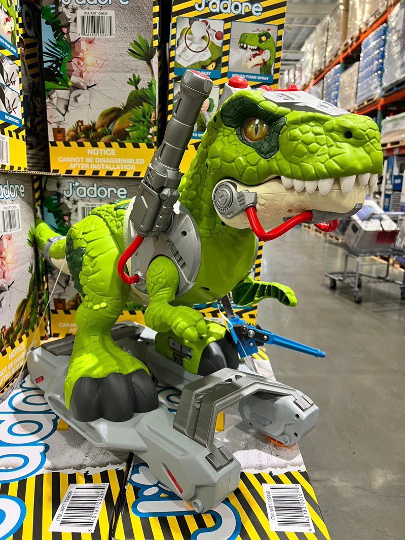好市多展出新玩具「恐龍戰士滑行車」，大小朋友看了都非常喜愛。 圖擷自Costco好市多 商品經驗老實說