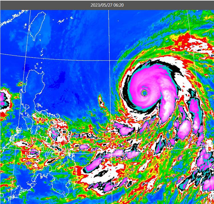 吳聖宇表示，強烈颱風瑪娃整個颱風較之前有大了一號的感覺，暴風半徑擴大，有可能影響到發布警報的時間，甚至是發布的範圍。半徑範圍過於龐大的話，一不小心邊緣就可能擦到東南部沿海，未來需要特別注意。圖／取自氣象局網站