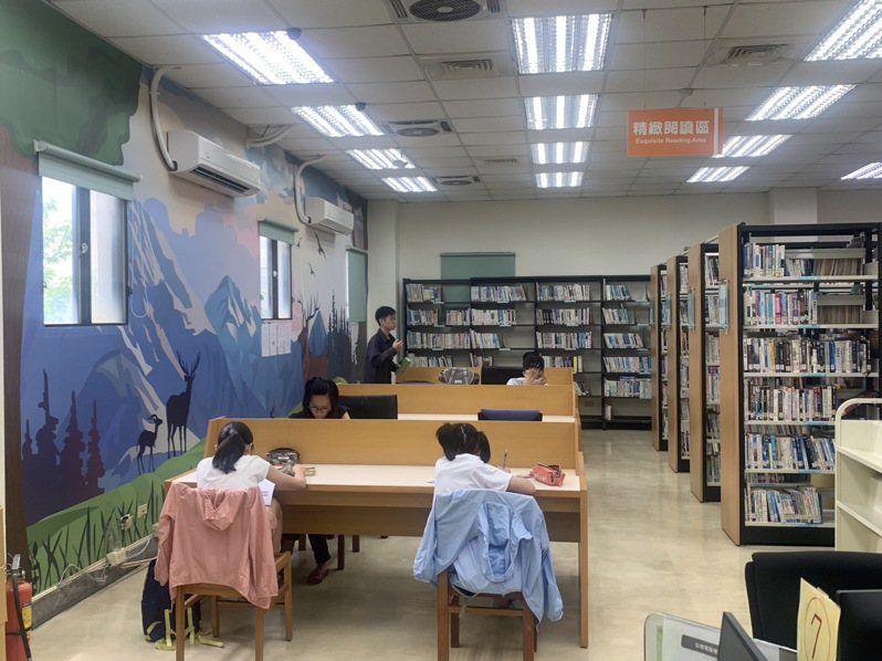 新竹市圖書館金山分館傳出將閉館，市議員劉彥伶走訪認為使用人數仍多。圖／市議員劉彥伶提供