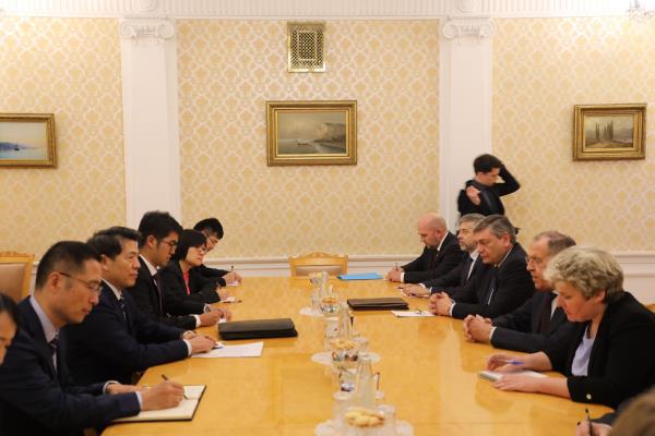 大陸特使李輝與俄外交部長拉夫羅夫會談。   陸外交部官網