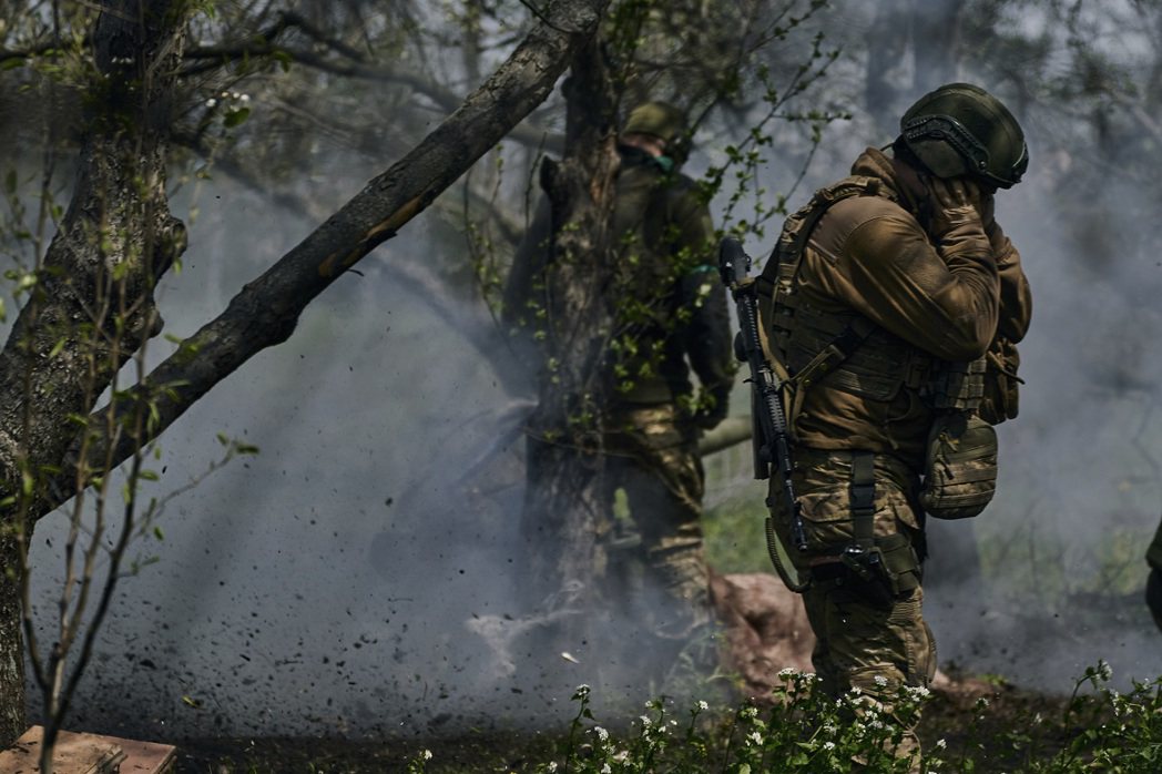 在烏克蘭東部城市巴赫穆特（Bakhmut）作戰的烏國士兵。資料照片。美聯社