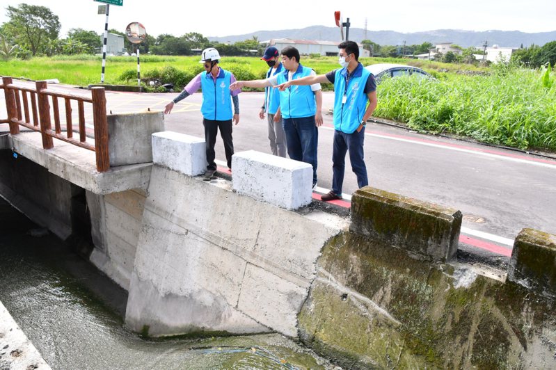 花蓮吉安鄉公所責成有關課室所在颱風來襲前的分工、分權，檢視易發生水患區域視察排水疏通情形。圖／吉安鄉公所提供
