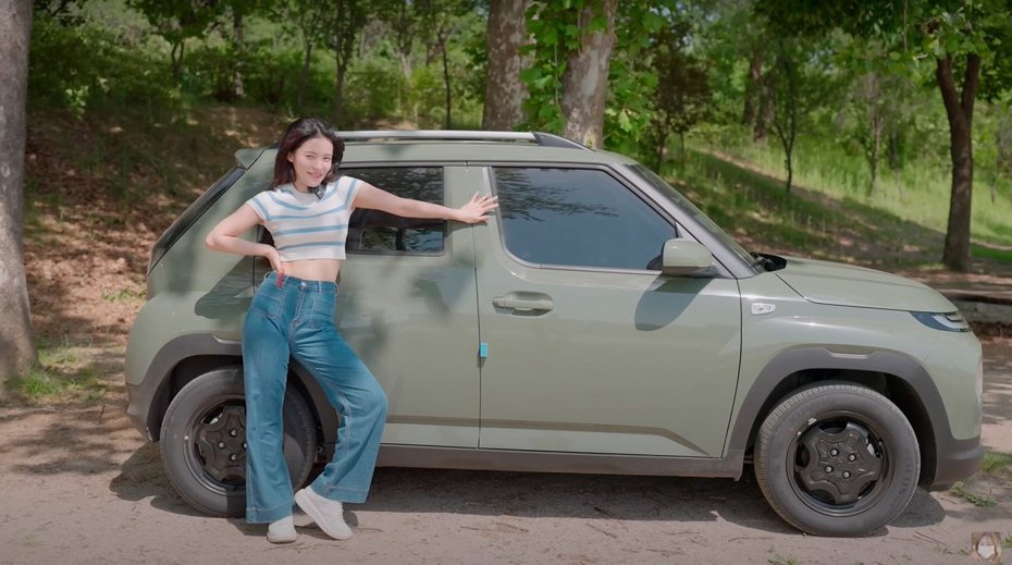 南韓啦啦隊女神李多慧購入了人生第一輛車Hyundai Casper 。 截圖自YouTube：이다혜