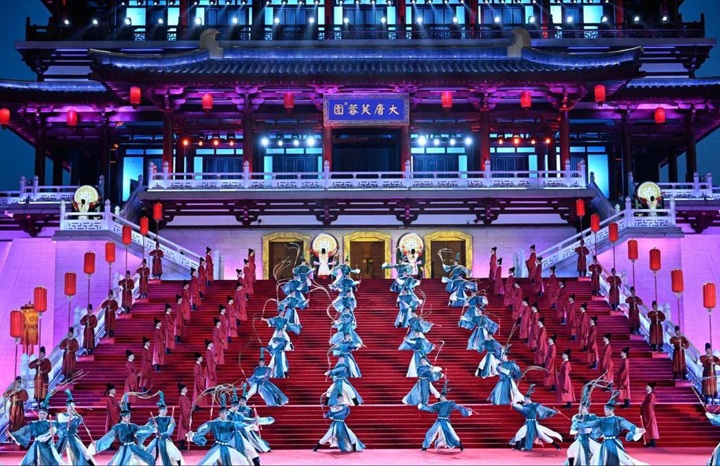 中國-中亞峰會首日（5月18日）在西安大唐芙蓉園舉行的歡迎儀式和宴會，主人家習近...