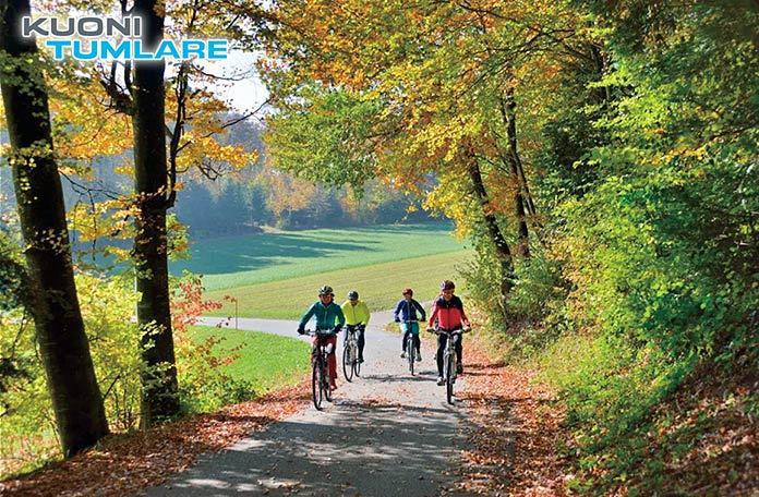 騎乘自行車享受瑞士美景。圖片提供／KUONI TUMLARE