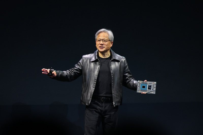 晶片大廠輝達（NVIDIA）執行長黃仁勳（圖）29日在南港展覽館2館出席台北國際電腦展（COMPUTEX）發表主題演講，大談人工智慧。中央社
