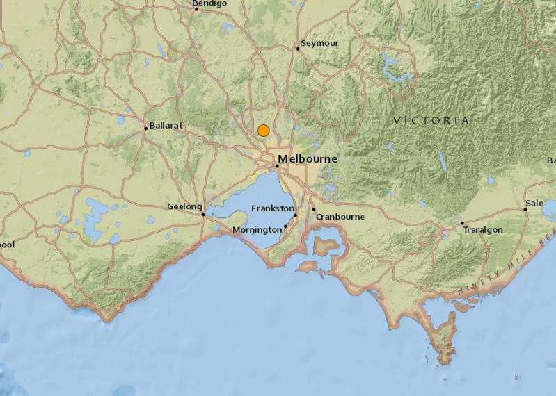 澳洲墨爾本部分地區28日深夜遭到3.8級地震襲擊，甚至有房屋嘎嘎作響、讓成千上萬民眾驚醒，地震學家更表示「這是墨爾本超過120年來遭遇最大的地震」。截自USGS
