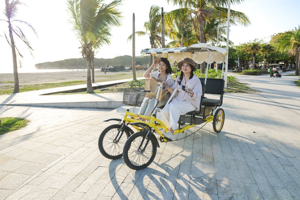 遊玩旗津提供電動自行遊園車。漢來大飯店提供