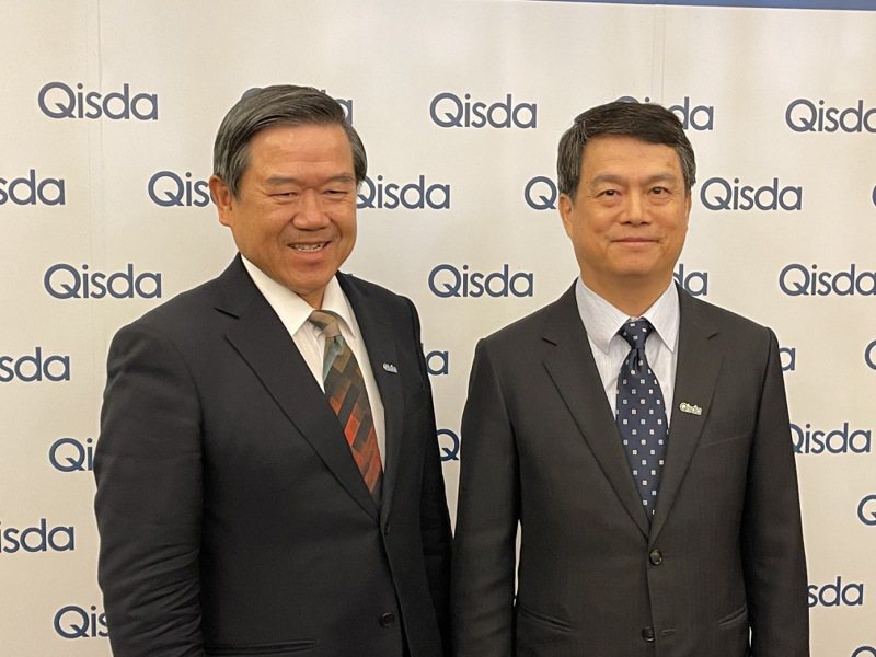 由左至右為佳世達董事長陳其宏、總經理黃漢州。記者吳凱中／攝影