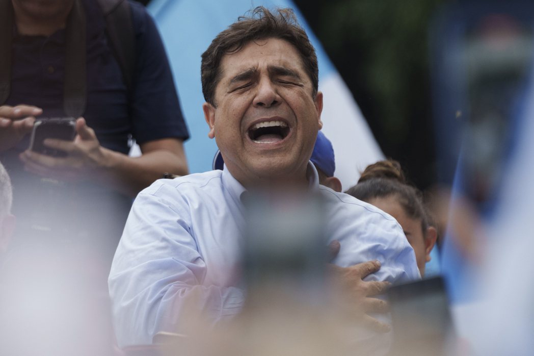 瓜地馬拉6月總統大選候選之一皮內達（Carlos Pineda）遭瓜國司法機關宣...