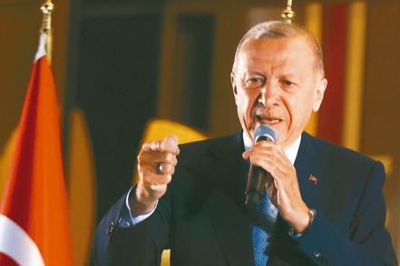 土耳其舉行總統大選第二輪投票，現任總統厄多安以超過52%得票率當選連任。（路透）