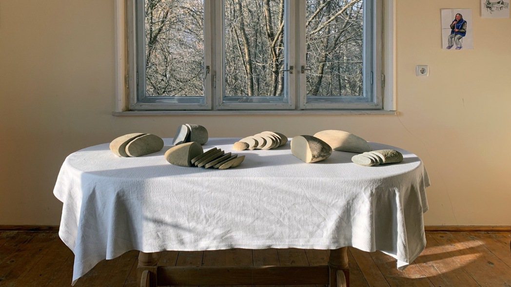 烏克蘭藝術家藝術家 詹娜・卡德羅娃創作「石頭麵包」〈Palianytsia_20...