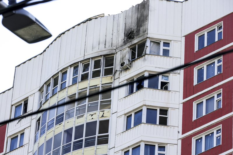 莫斯科30日上午遭無人機攻擊，多棟建築遭受損，但沒有人員傷亡。 美聯社
