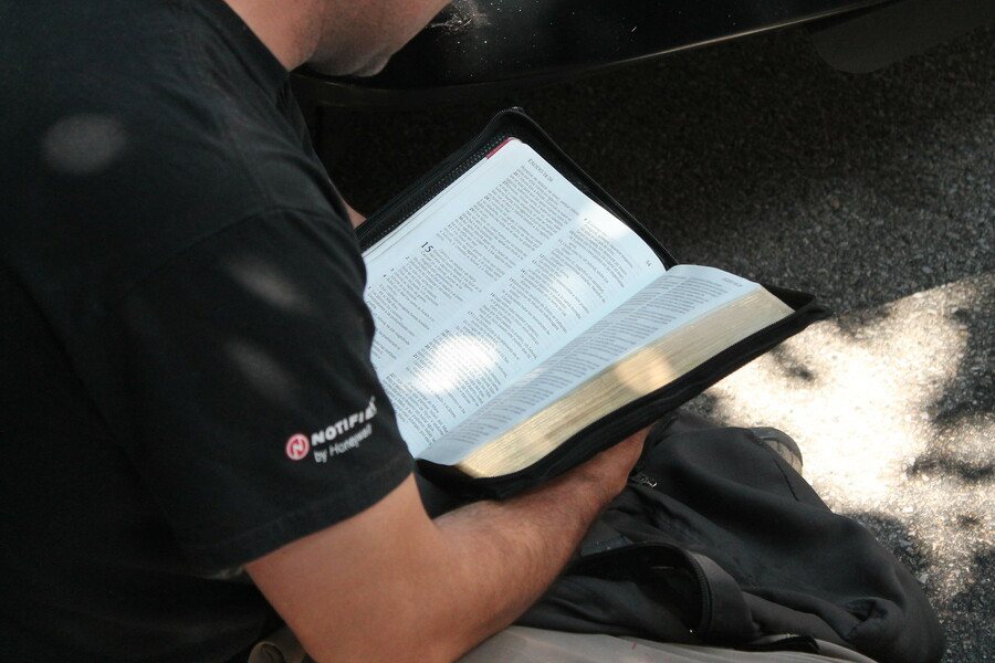 聖經被翻譯成多種語言版本並在世界各地流通。(Photo by Elvert Barnes Flickr used under Creative Commons license)