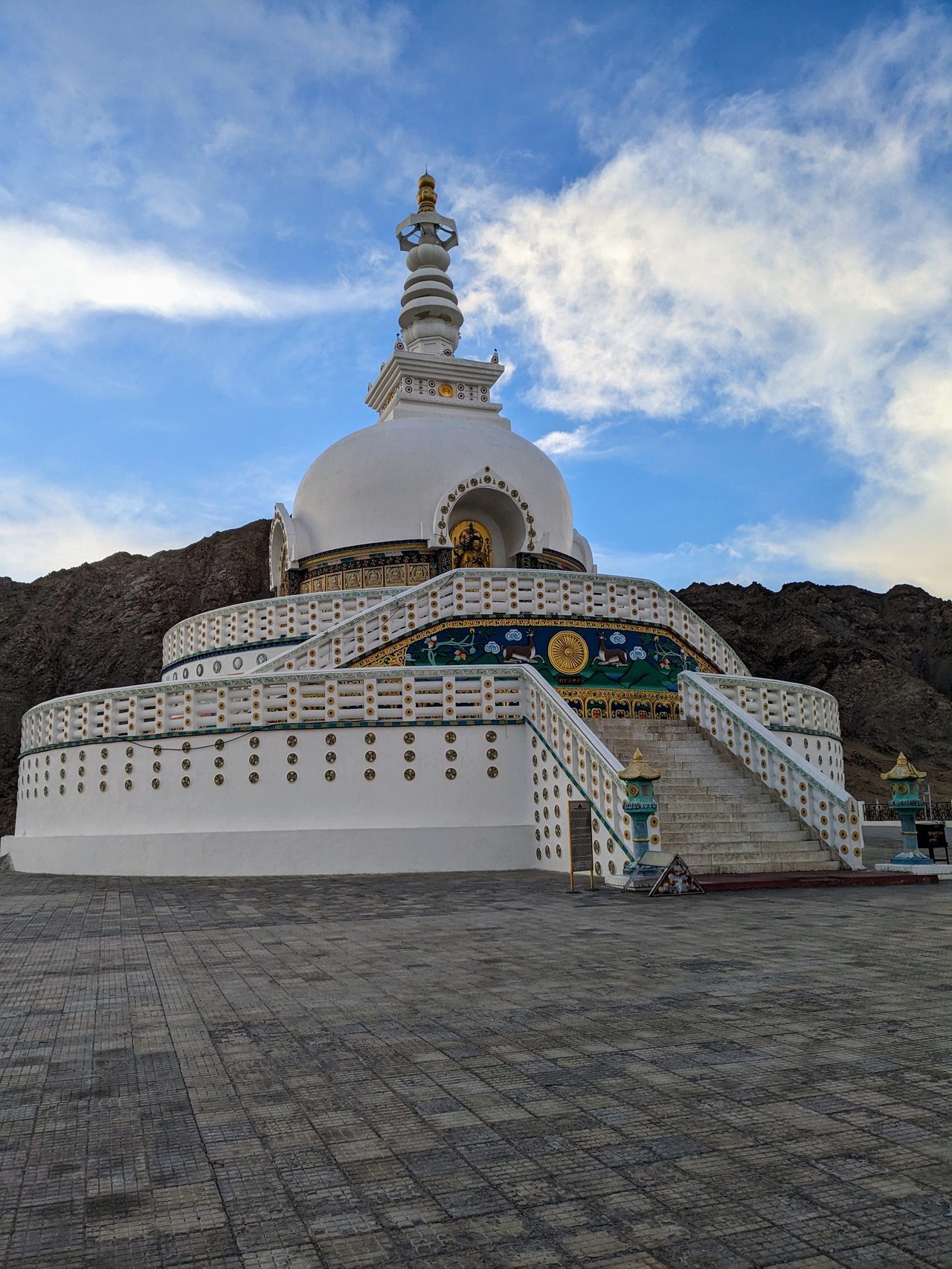▲香提佛塔 Shanti Stupa
