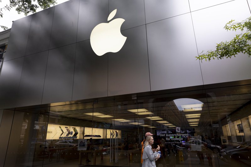 彭博資訊最新調查顯示，市場認為蘋等美國大型科技股仍有上漲空間。  歐新社